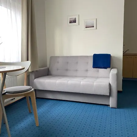 Yacht Club Nocleg ze śniadaniem *