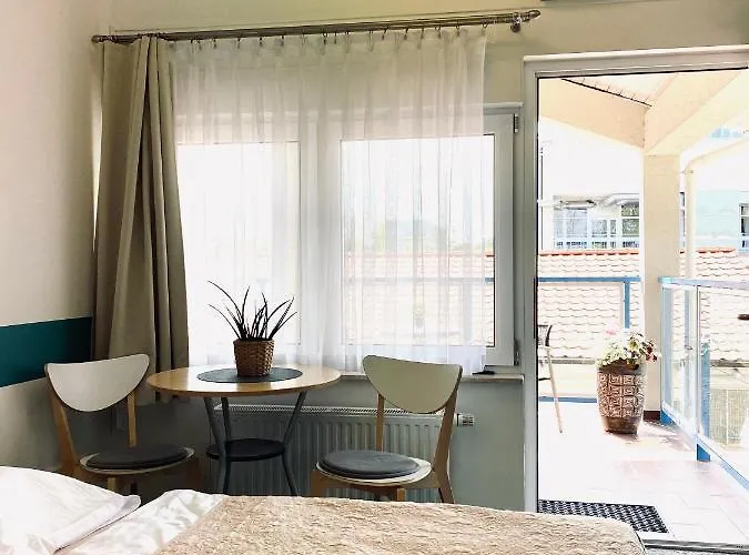 Yacht Club Bed & Breakfast