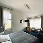 索波特游艇俱乐部旅馆 住宿加早餐酒店 3*