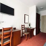 索波特游艇俱乐部旅馆 住宿加早餐酒店 3*