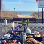 Bed & Breakfast Yacht Club 3*