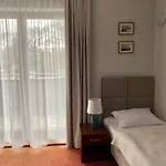 Yacht Club Bed & Breakfast 3*