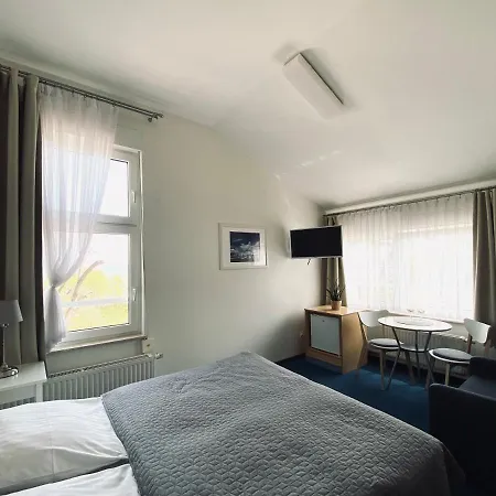 Yacht Club Bed & Breakfast 3*