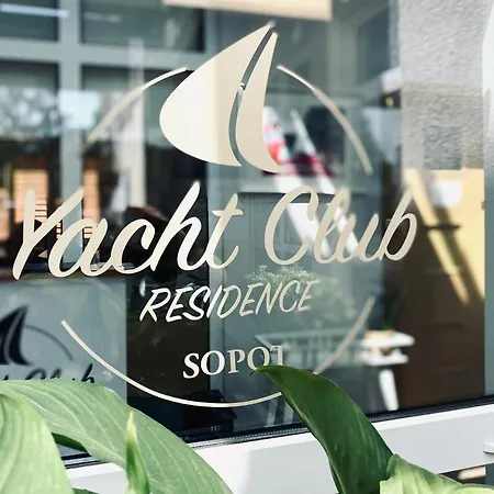 Yacht Club *