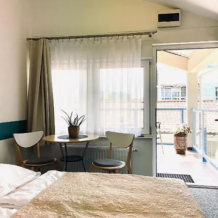 Yacht Club Bed and Breakfast