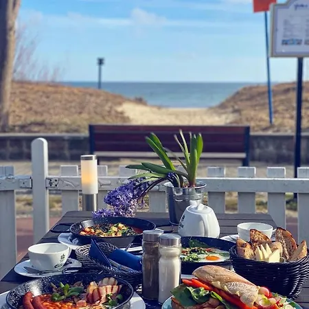 Bed & Breakfast Yacht Club 3*