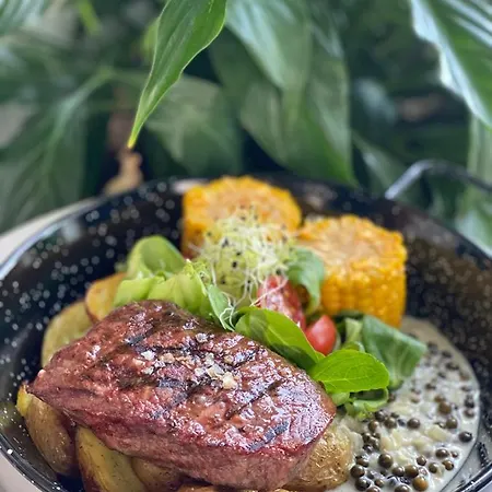 Bed and Breakfast Yacht Club