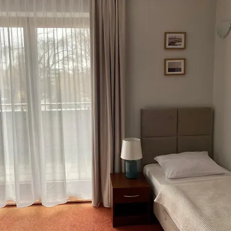 Yacht Club Panzió 3*
