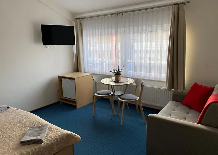 Yacht Club לינה וארוחת בוקר 3*