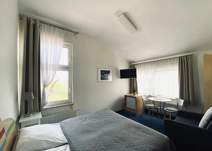 Yacht Club Couette-café 3*