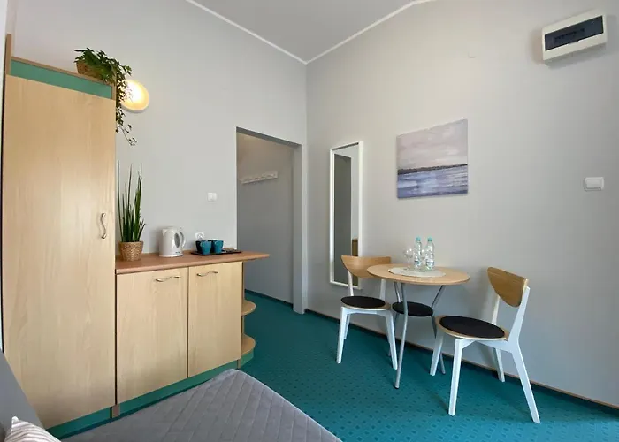 Yacht Club Couette-café 3*